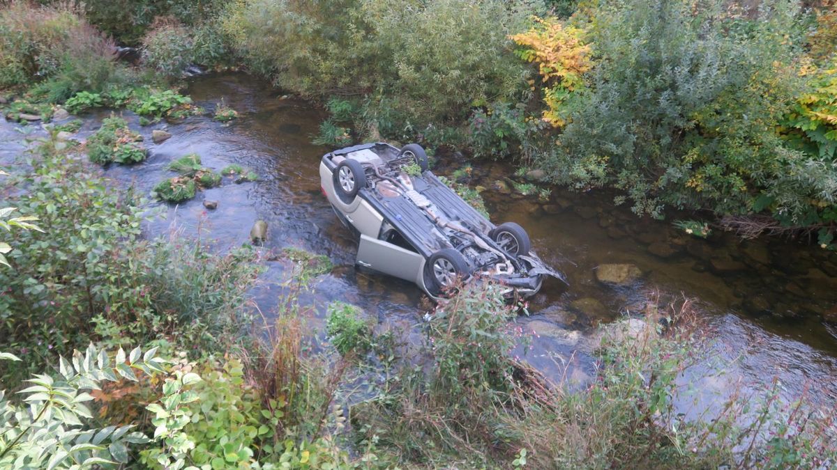V řece v Tanvaldu našli auto a v něm mrtvého seniora